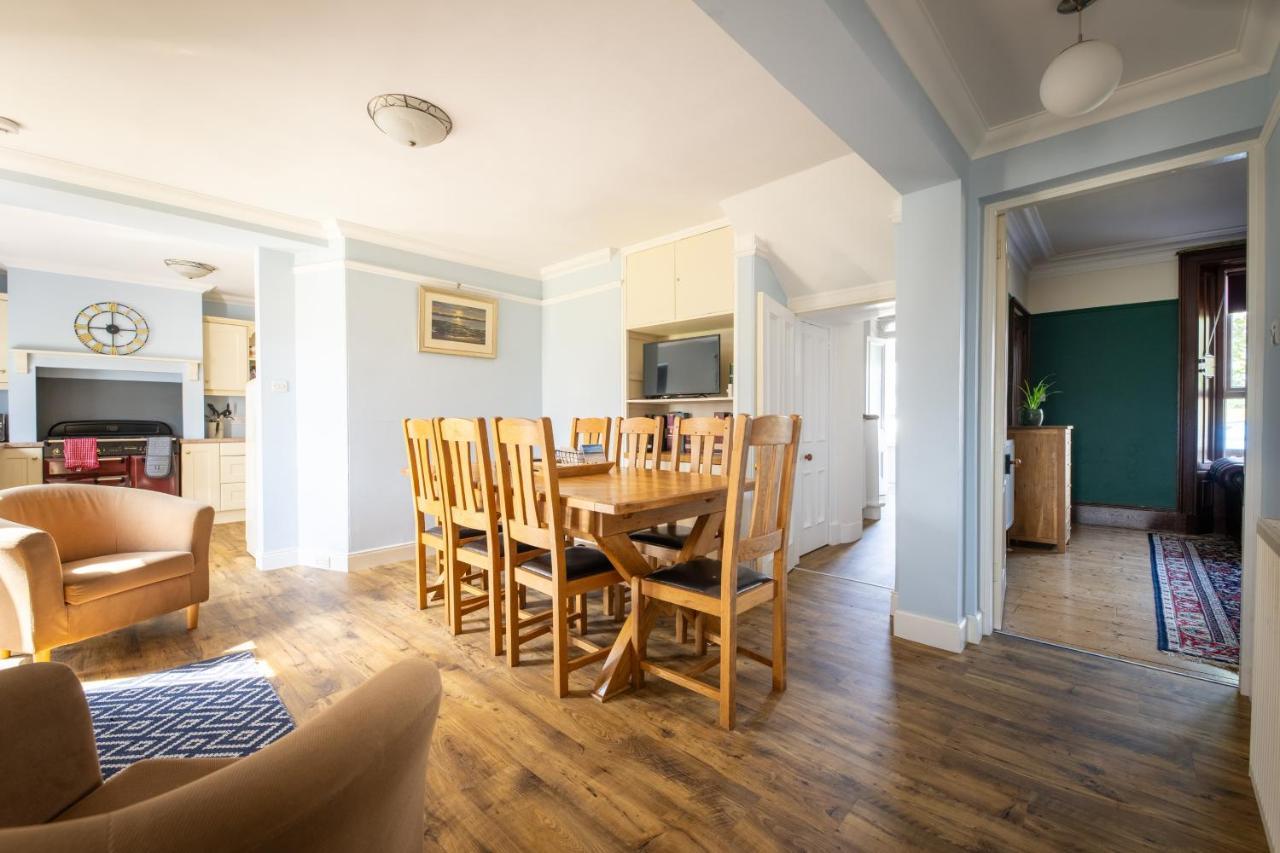 Seaview House - A Traditional Home By The Beach Nairn Exterior photo