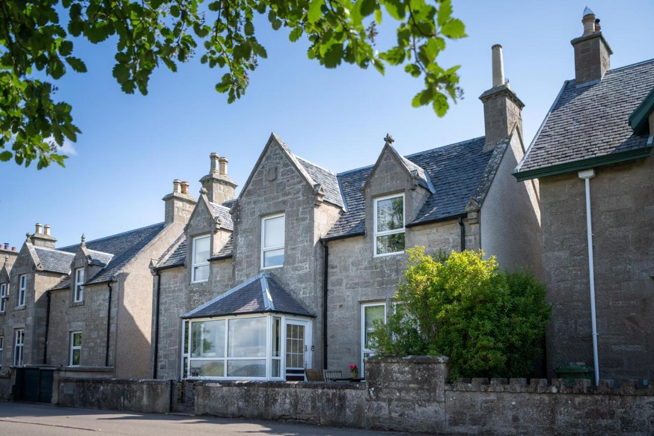 Seaview House - A Traditional Home By The Beach Nairn Exterior photo